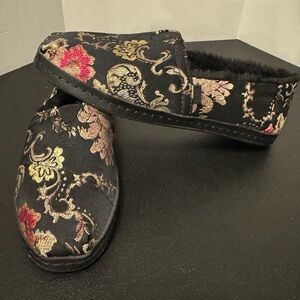 TOMS Women’s Black Floral Brocade Faux Fur Lined Slip-Ons | Size 6 NWOT